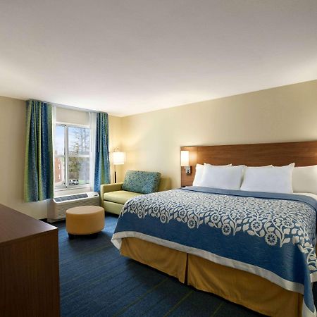 Days Inn & Suites By Wyndham Altoona Dış mekan fotoğraf