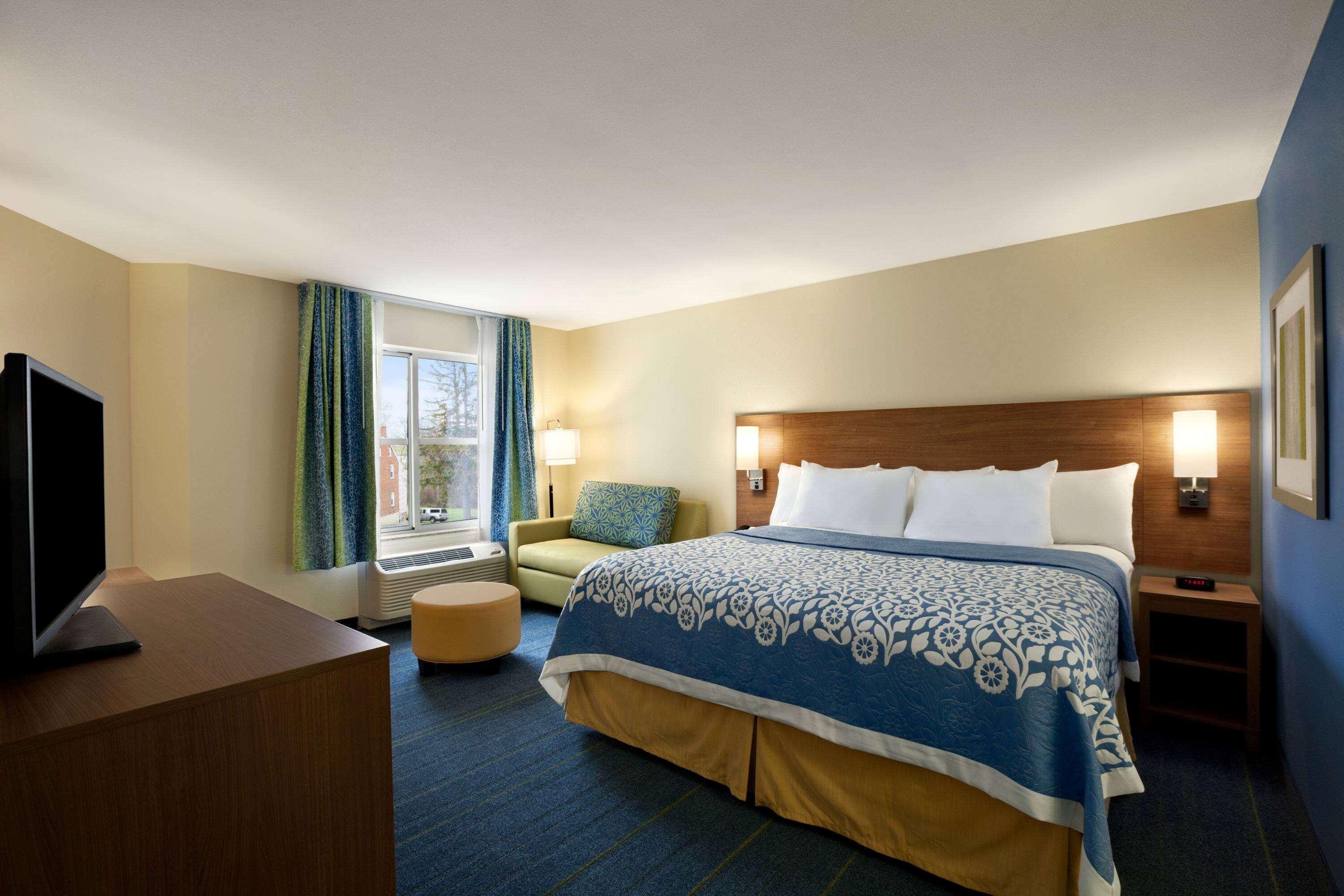 Days Inn & Suites By Wyndham Altoona Dış mekan fotoğraf