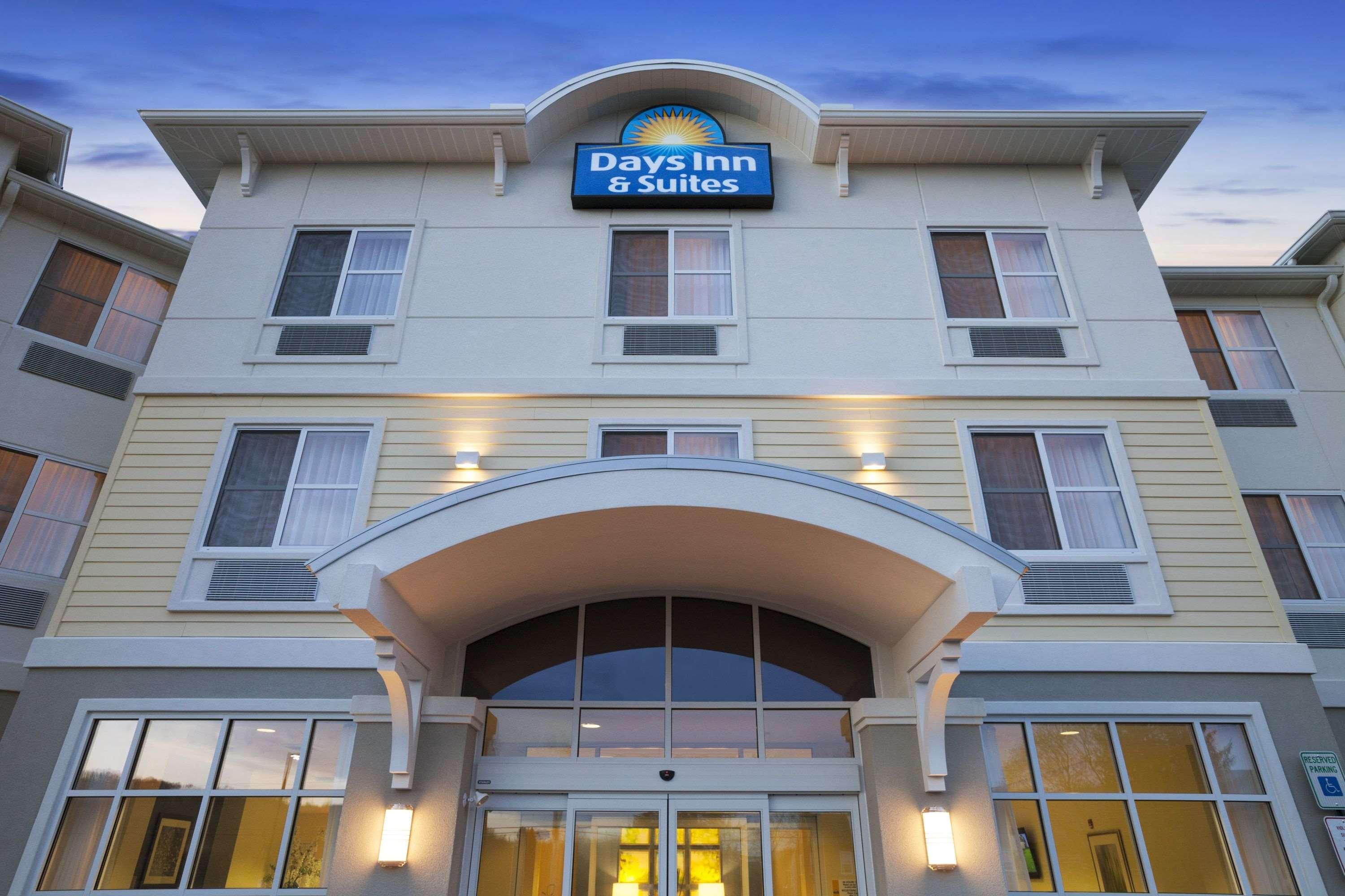 Days Inn & Suites By Wyndham Altoona Dış mekan fotoğraf