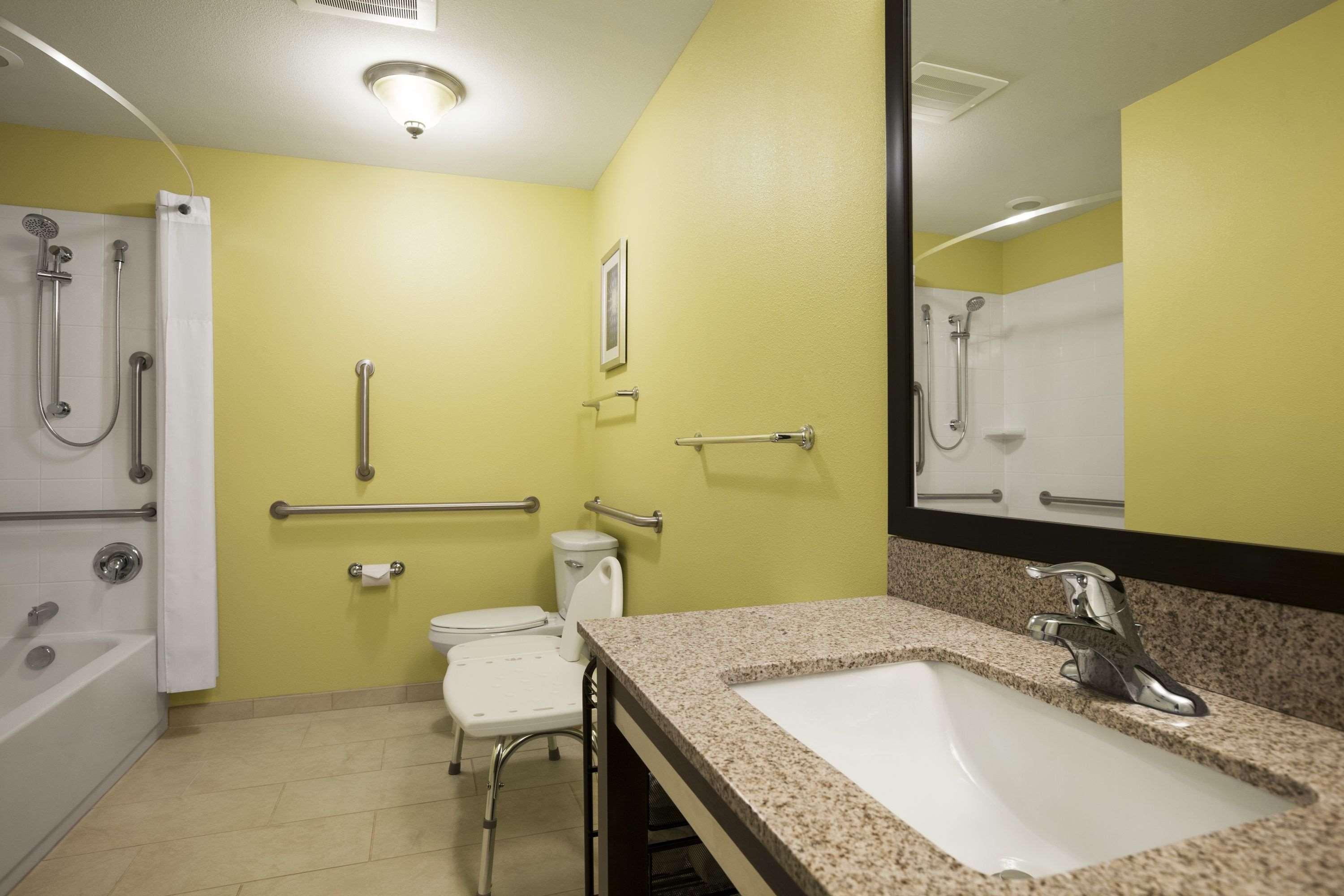 Days Inn & Suites By Wyndham Altoona Dış mekan fotoğraf