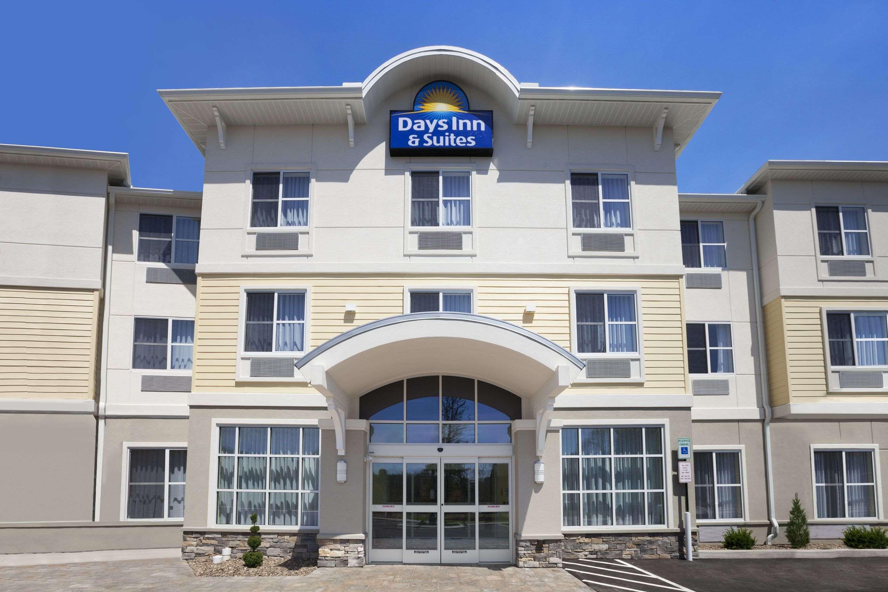 Days Inn & Suites By Wyndham Altoona Dış mekan fotoğraf