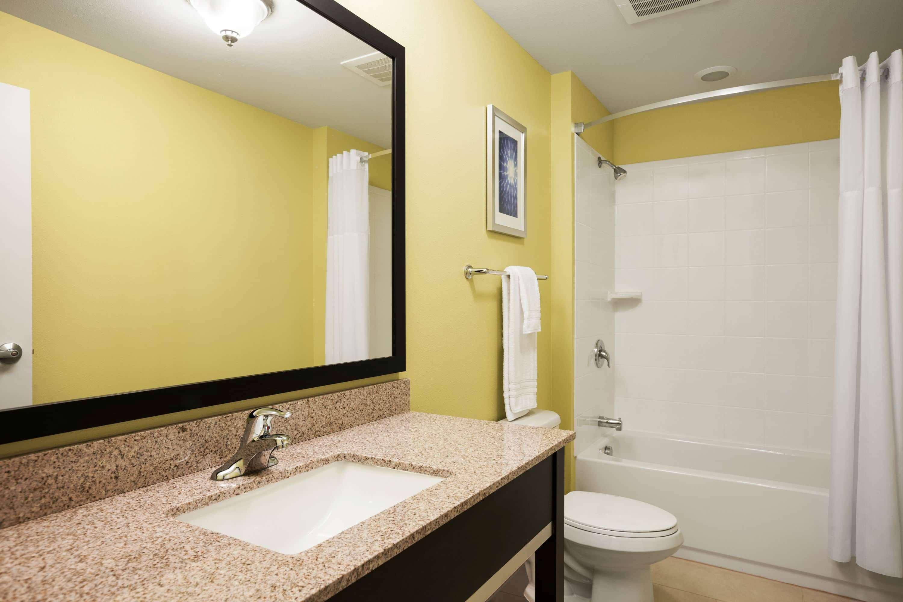 Days Inn & Suites By Wyndham Altoona Dış mekan fotoğraf