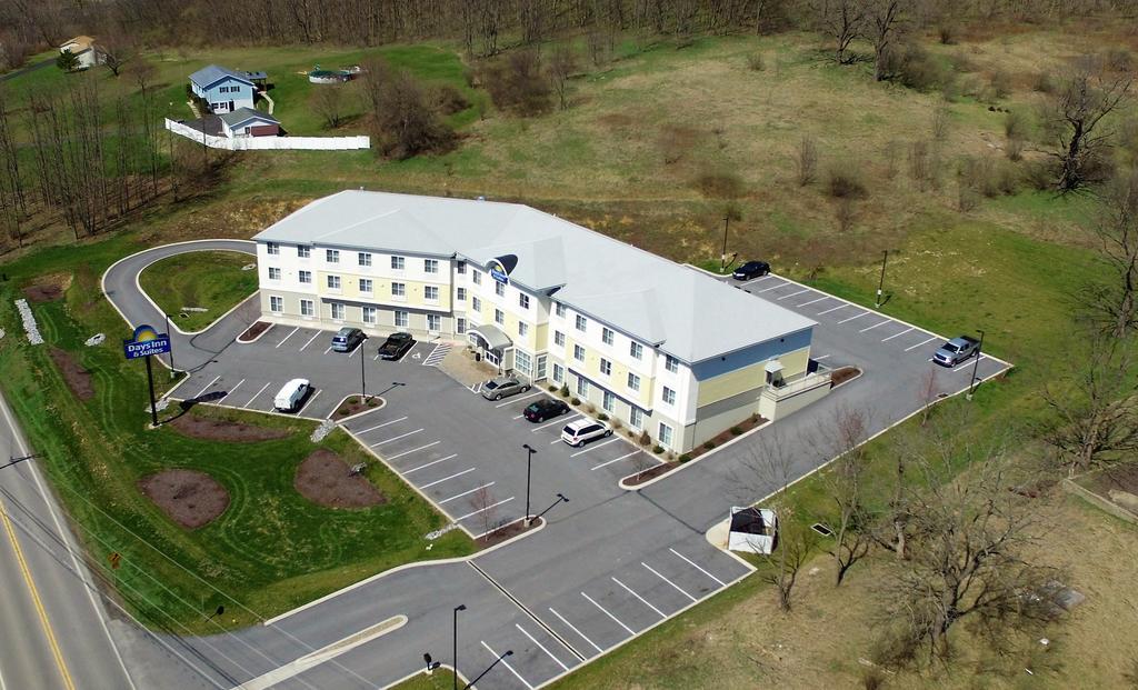 Days Inn & Suites By Wyndham Altoona Dış mekan fotoğraf