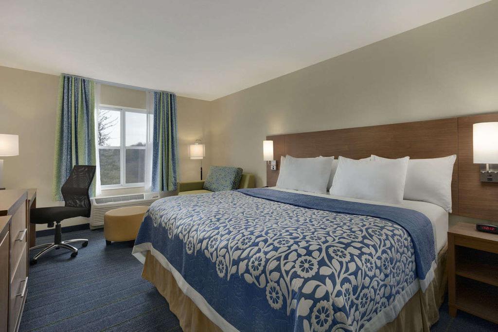 Days Inn & Suites By Wyndham Altoona Dış mekan fotoğraf
