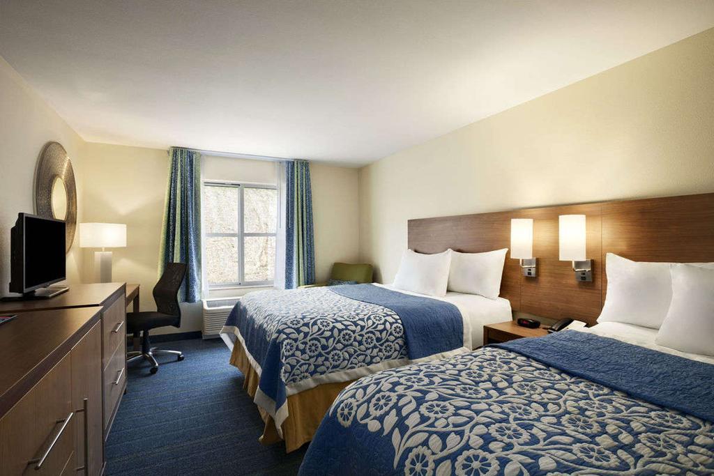 Days Inn & Suites By Wyndham Altoona Dış mekan fotoğraf