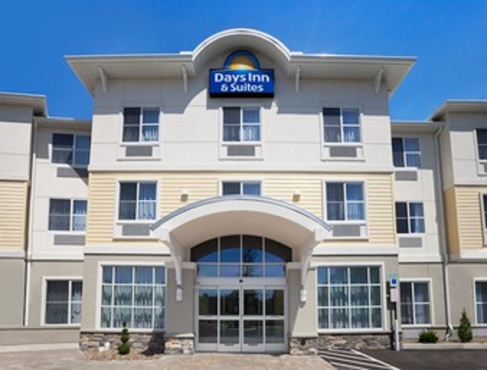 Days Inn & Suites By Wyndham Altoona Dış mekan fotoğraf