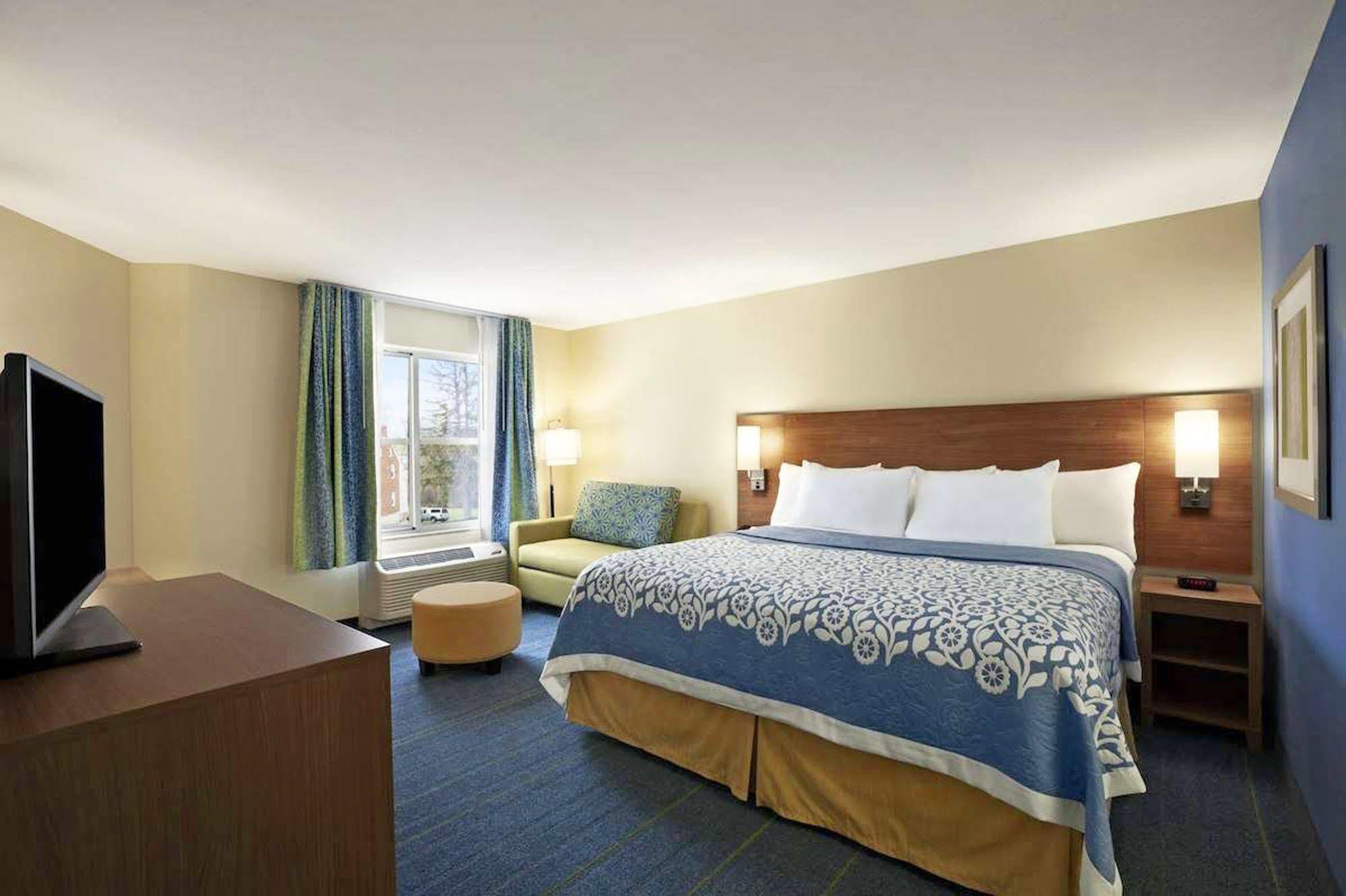Days Inn & Suites By Wyndham Altoona Dış mekan fotoğraf